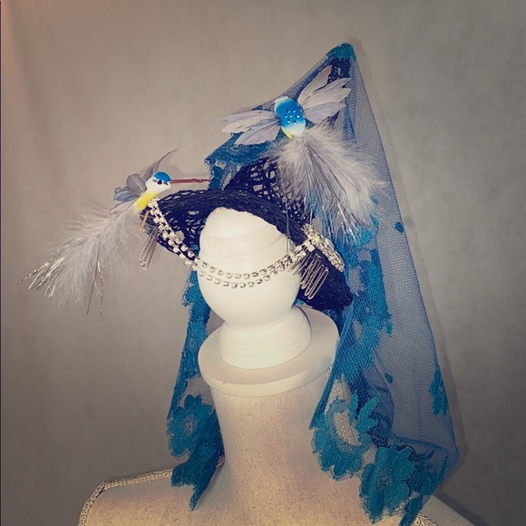 Blue fairy witch hat feather fascinator with veil - Picture 4 of 10